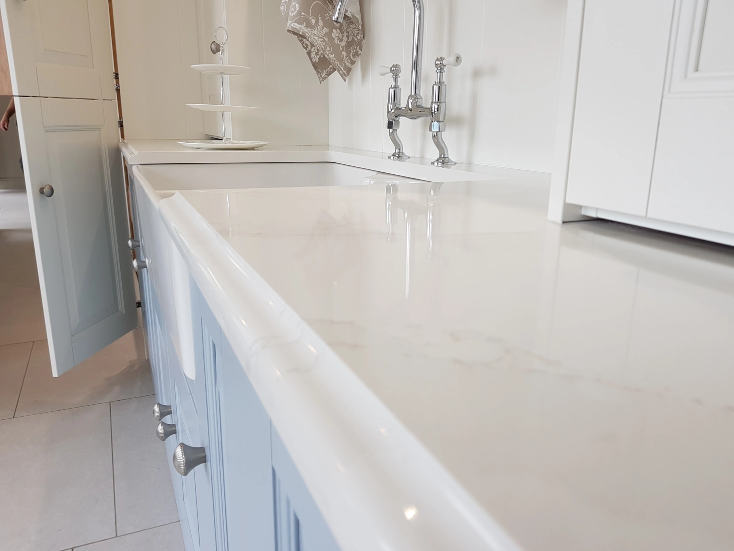 Light, Country Style Kitchen Display 4